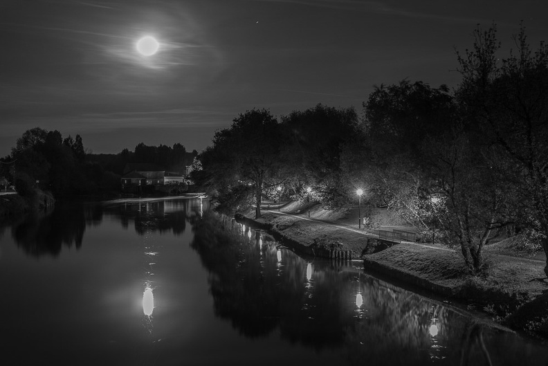 Châteuneuf : Pleine lune sur la Charente