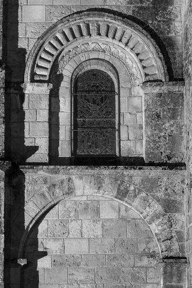 Châteauneuf - Abside sud de l église Saint Pierre