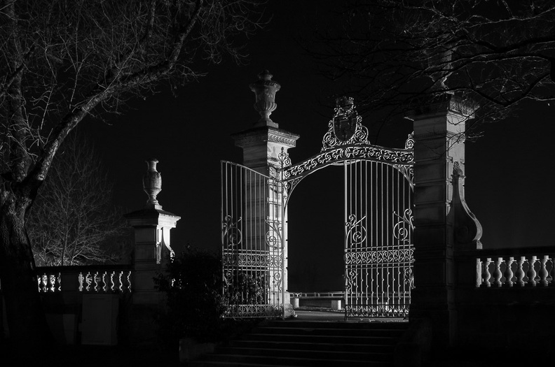 Jarnac - Grille du jardin public