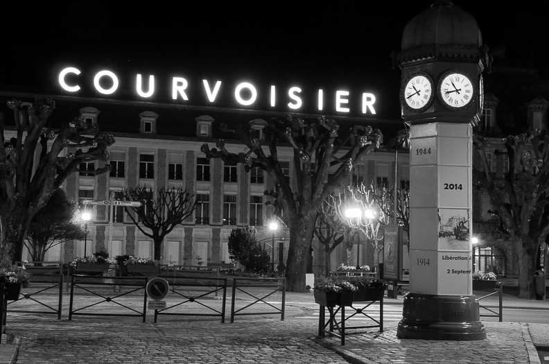 Jarnac - PLace du château