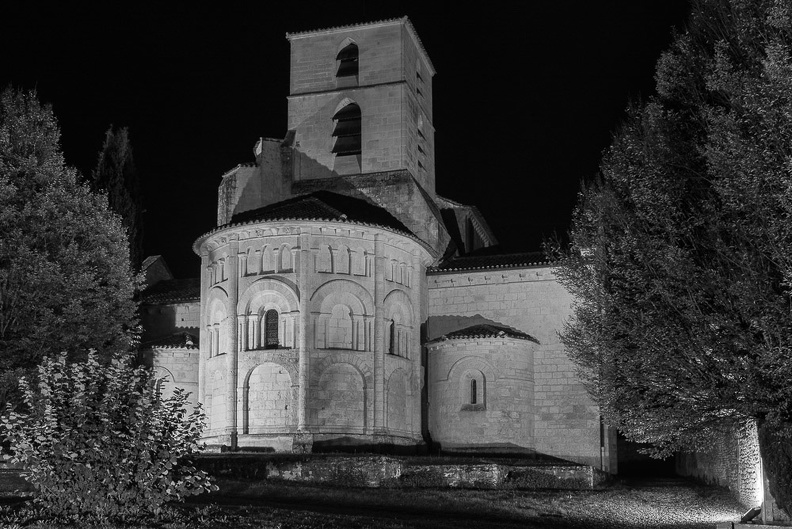 Bourg-Charente - Le chevet de l église St Jean Baptiste